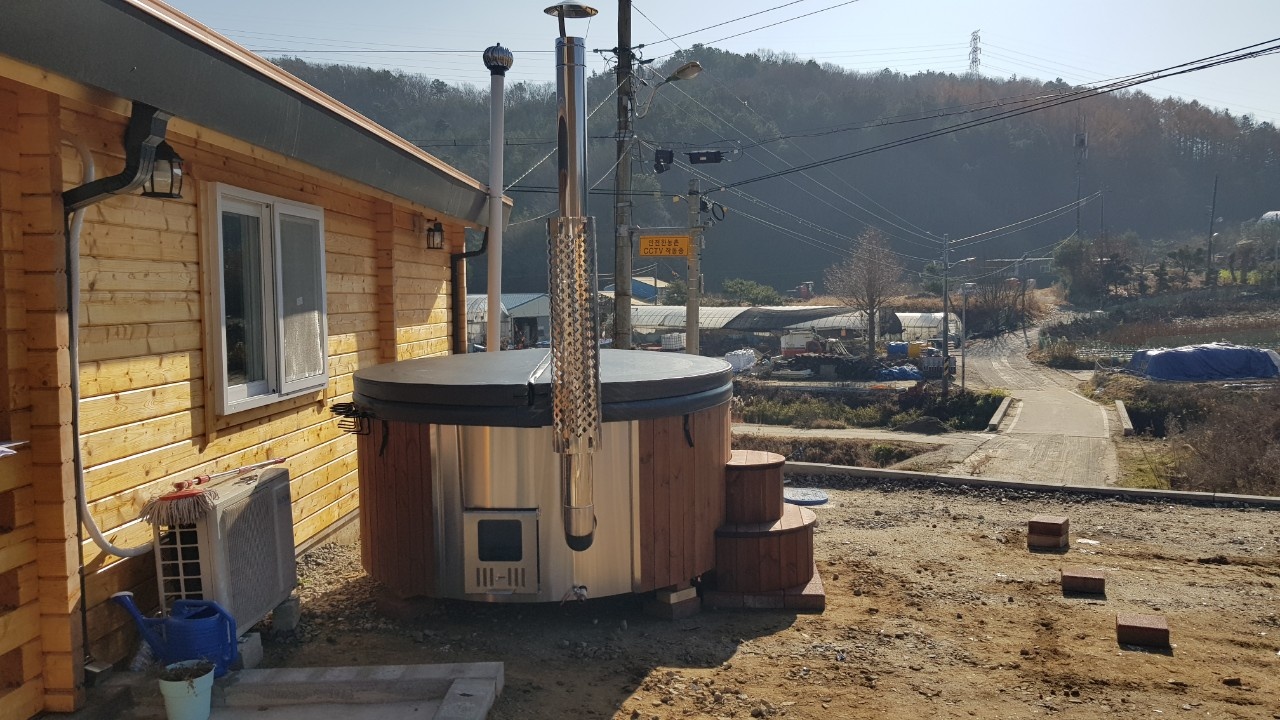 디럭스야외온수욕조사우나 deluxe hottubesauna